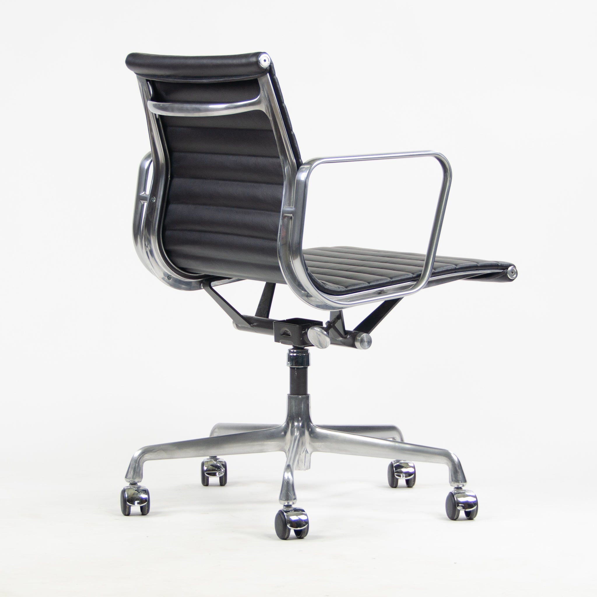 SOLD Eames Herman Miller Low Aluminum Group Management Desk Chair Black Leather