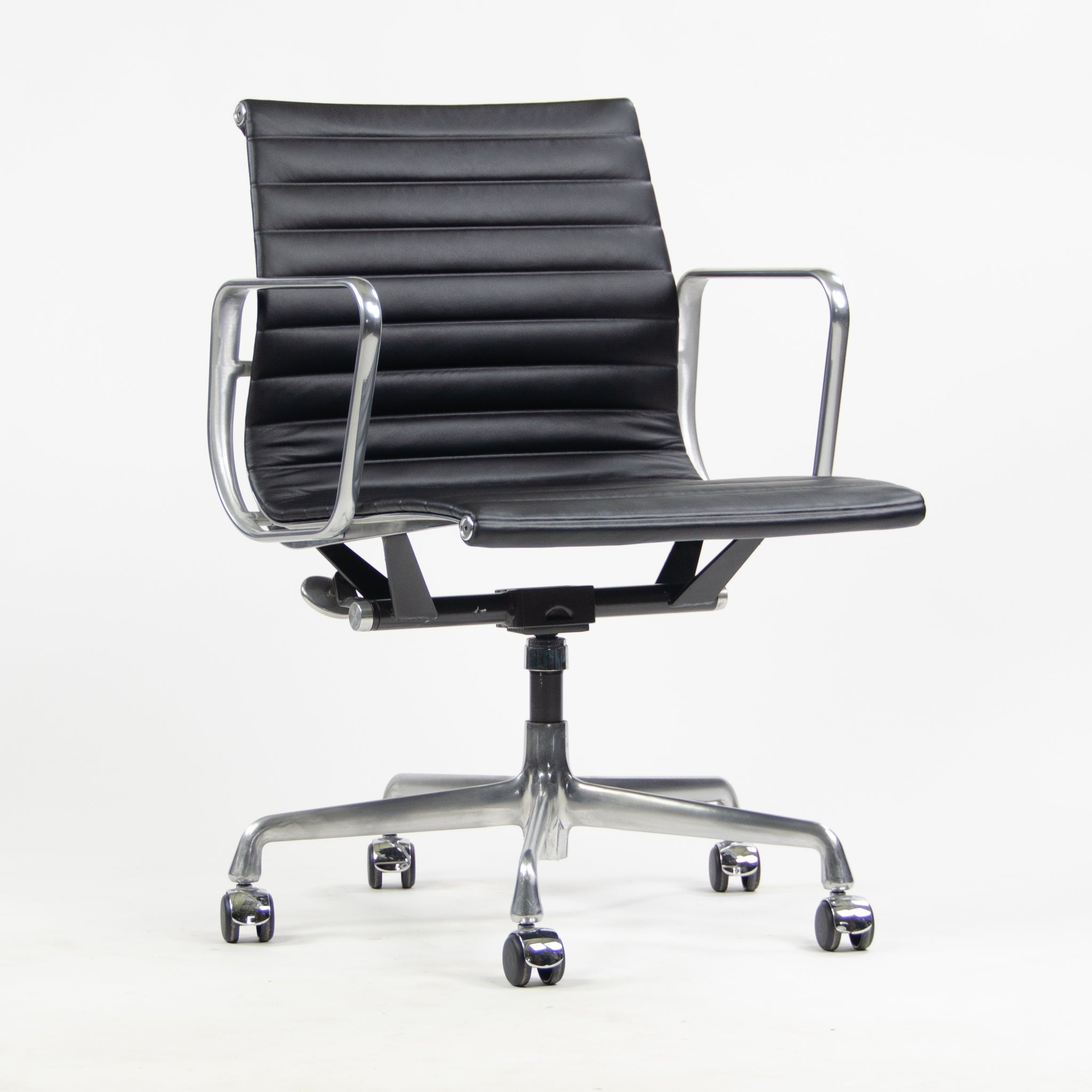 SOLD Eames Herman Miller Low Aluminum Group Management Desk Chair Black Leather