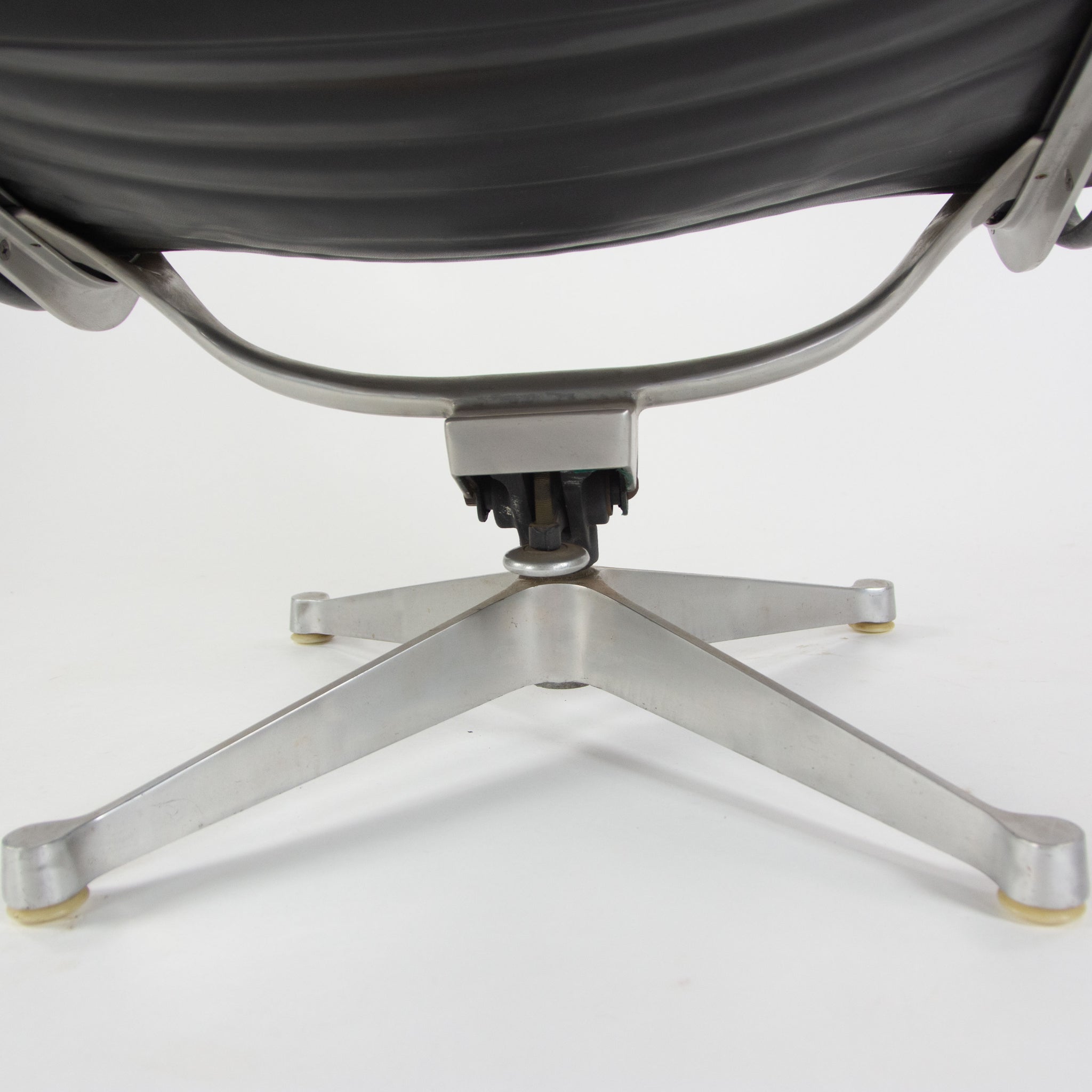 SOLD 1958 Patent Pending Eames Herman Miller Aluminum Group Lounge Chair Charcoal