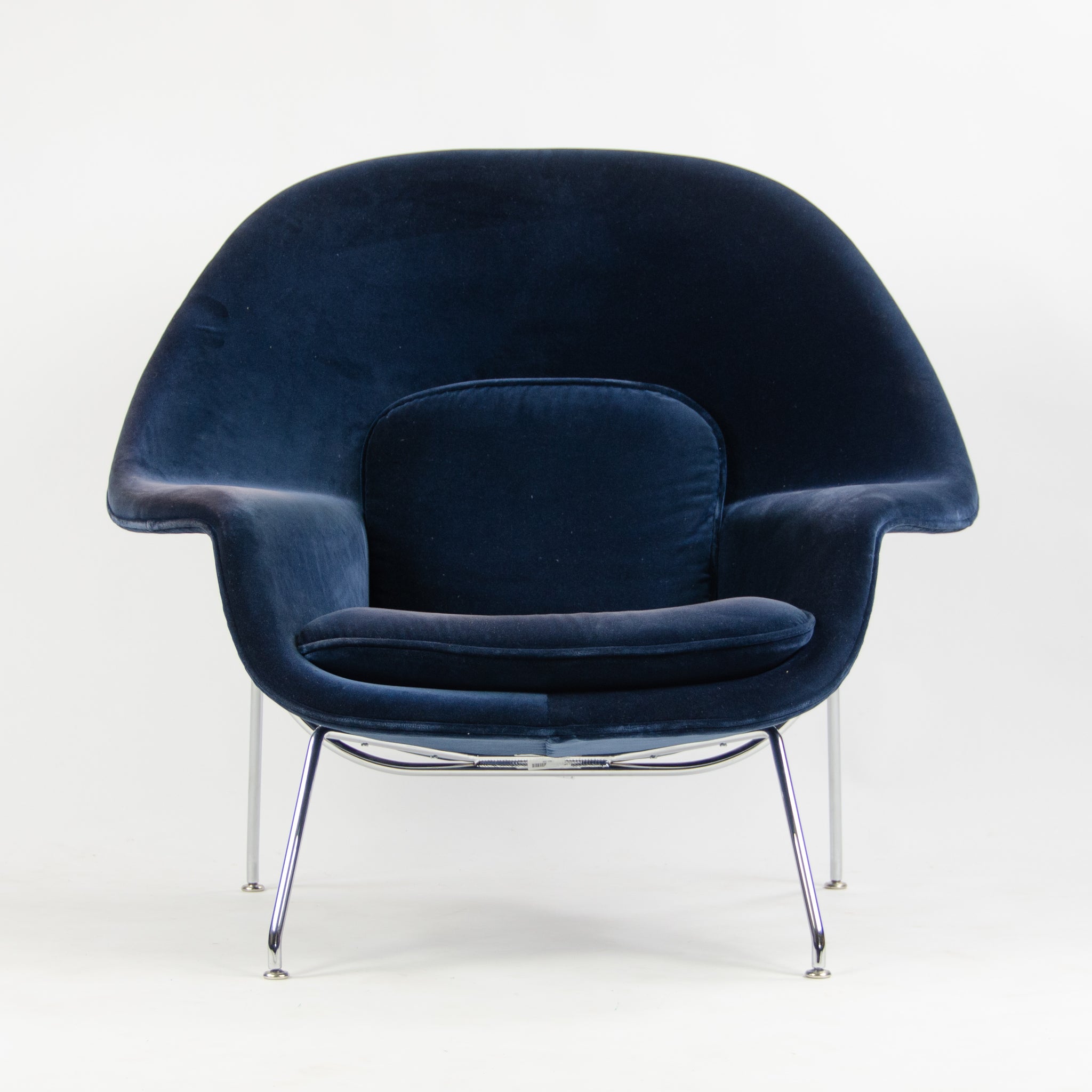 SOLD 2018 Eero Saarinen Womb Chair Knoll Studio Full-Size Dark Blue Mohair Velvet