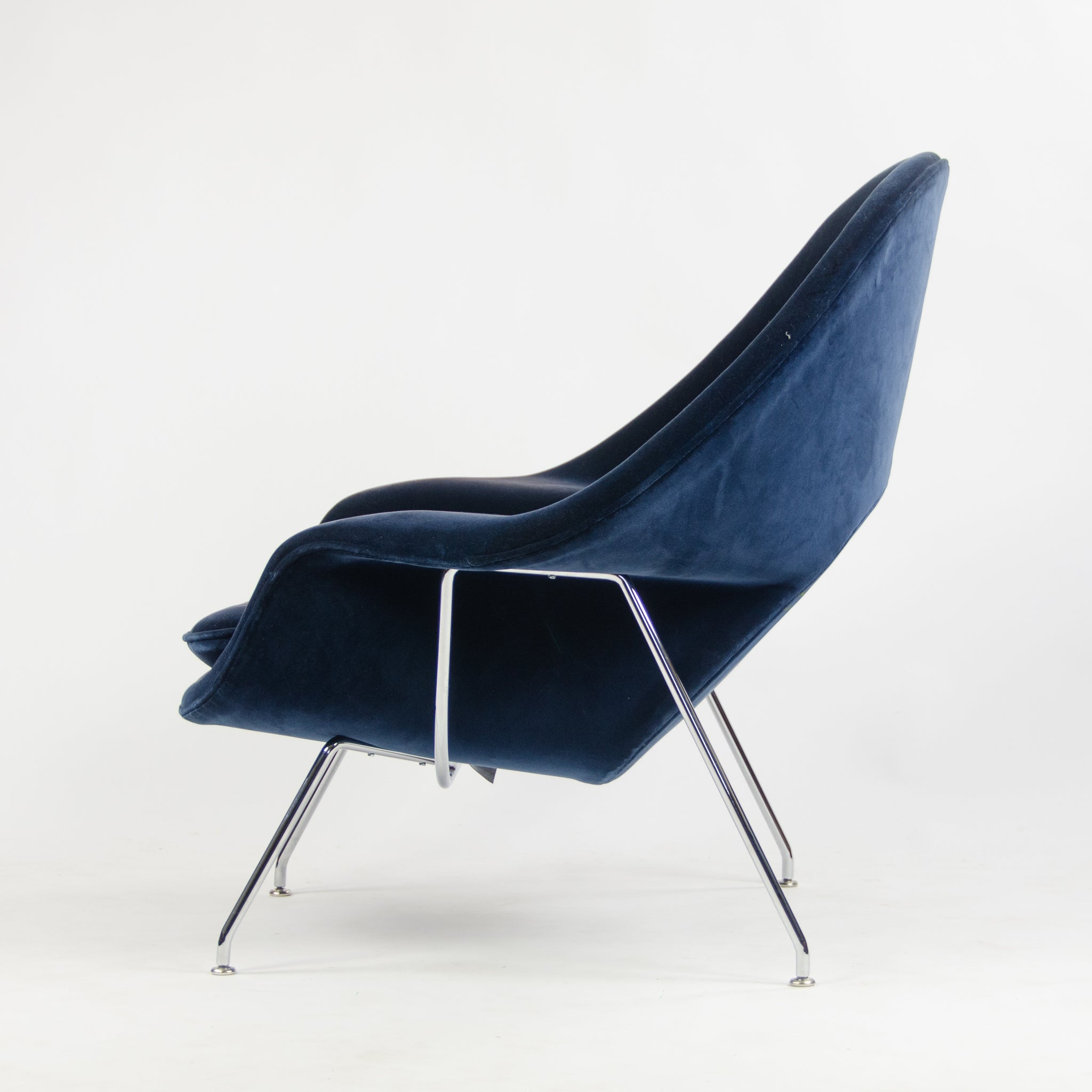 SOLD 2018 Eero Saarinen Womb Chair Knoll Studio Full-Size Dark Blue Mohair Velvet