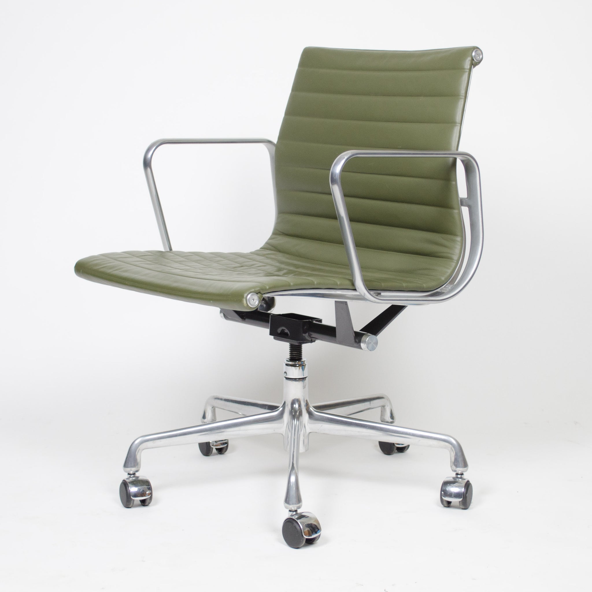 SOLD 2009 Green Leather Eames Herman Miller Low Aluminum Group Executive Desk Chair