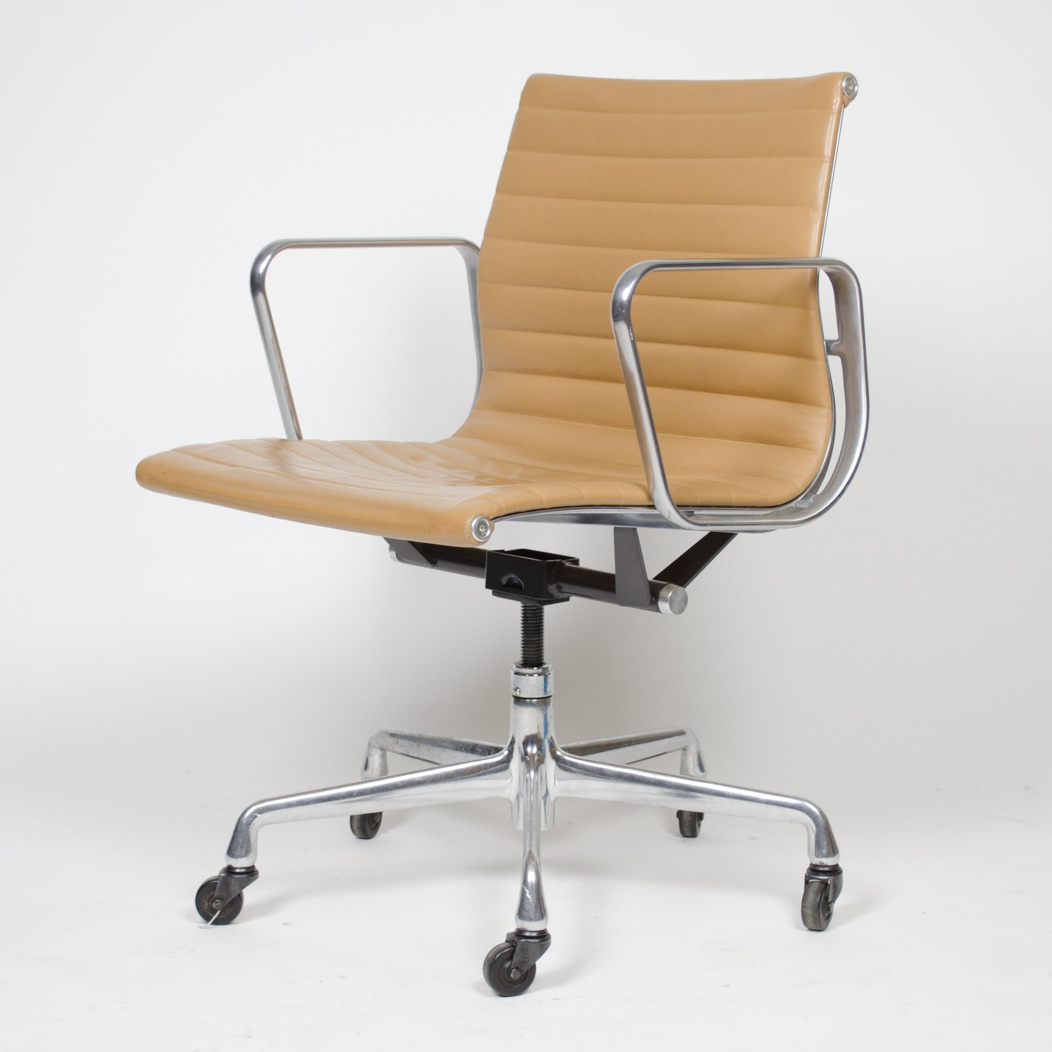 SOLD 2000's Tan Eames Herman Miller Low Aluminum Group Desk Chairs 9 Available