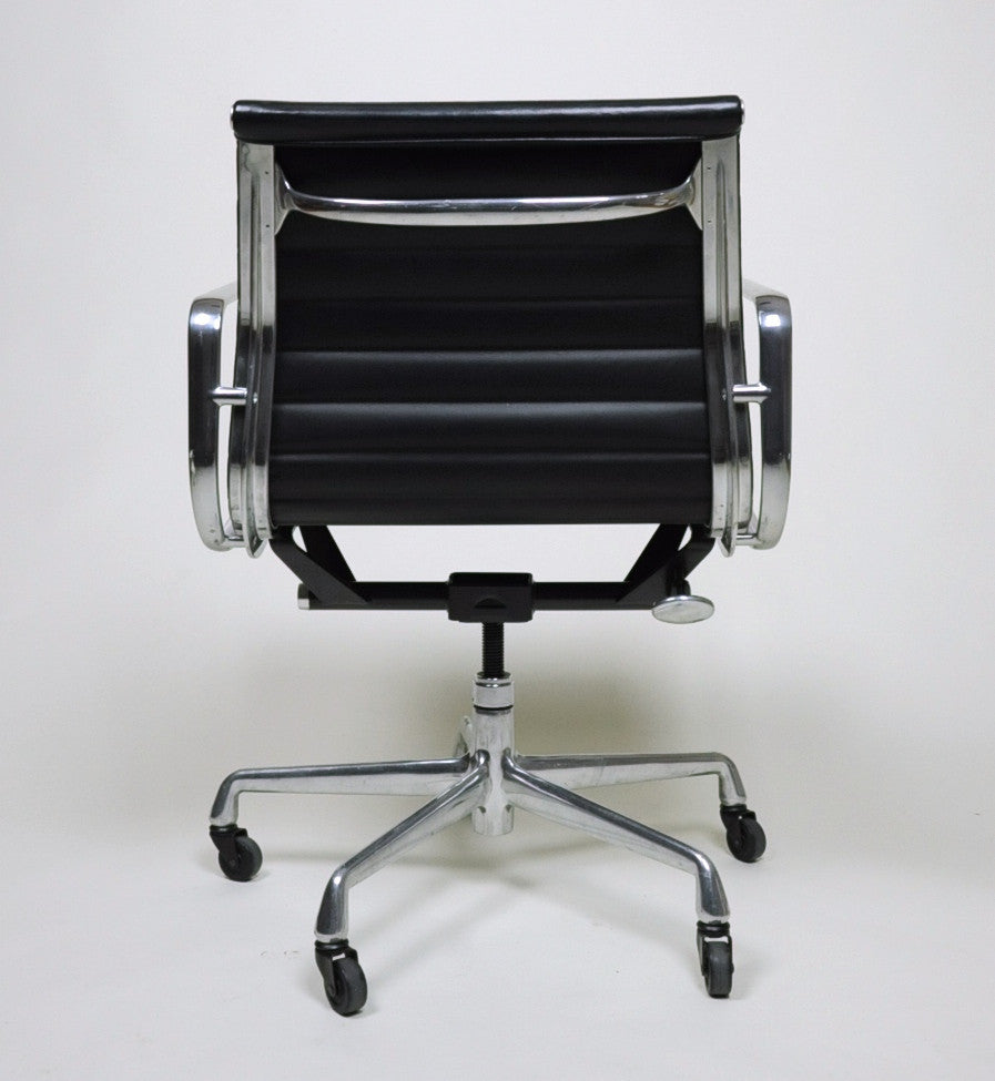 SOLD Eames Herman Miller Aluminum Group Executive Chair Black Leather 4 Available